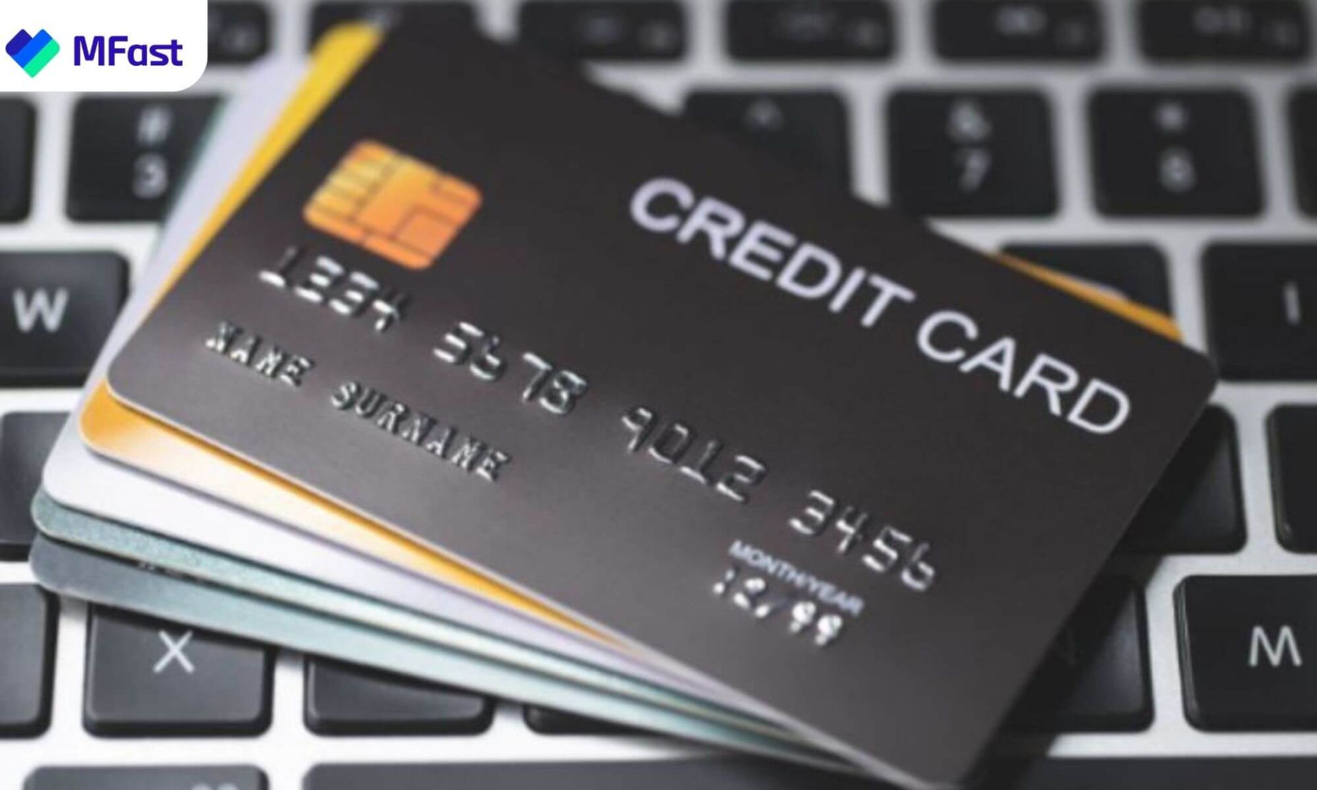 Khi mở nhiều thẻ tín dụng bạn sẽ phải chi trả nhiều khoản phí hơn