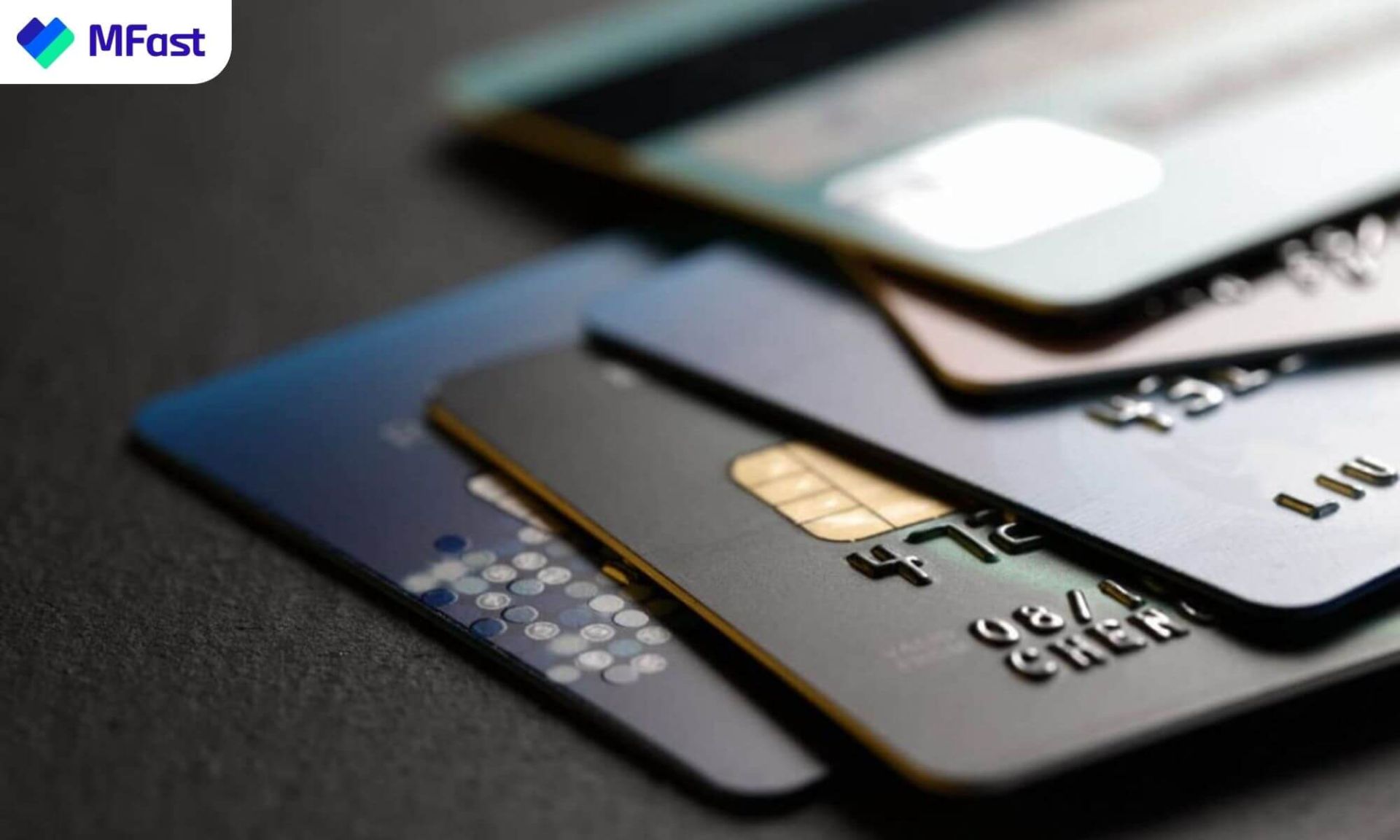 Việc có quá nhiều thẻ tín dụng sẽ khiến bạn khó quản lý 