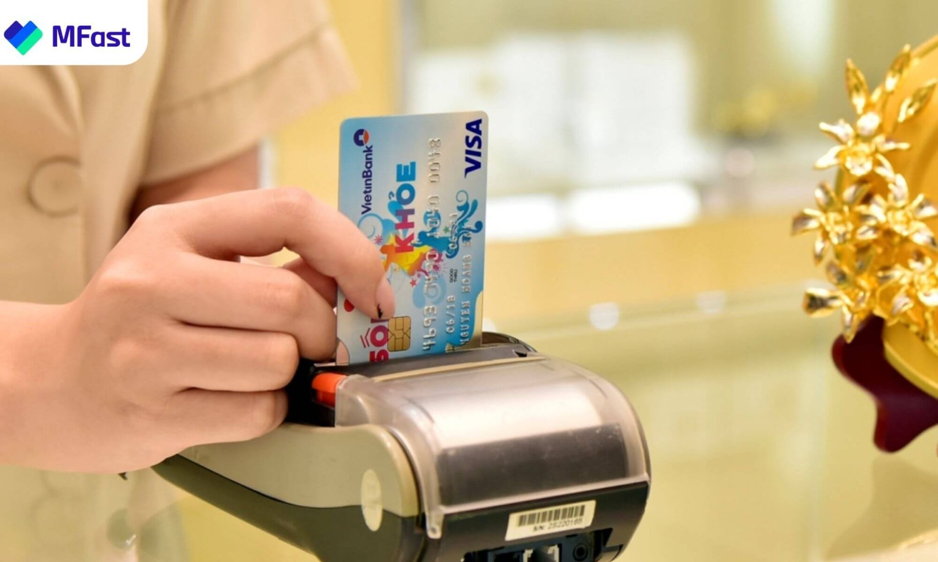  thẻ tín dụng quốc tế và thẻ tín dụng nội địa